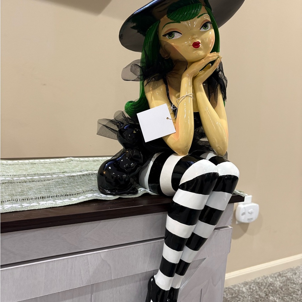 December Diamonds Green Hair Sitting Witch
